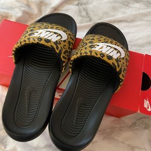 Nike Victori Ones Slides